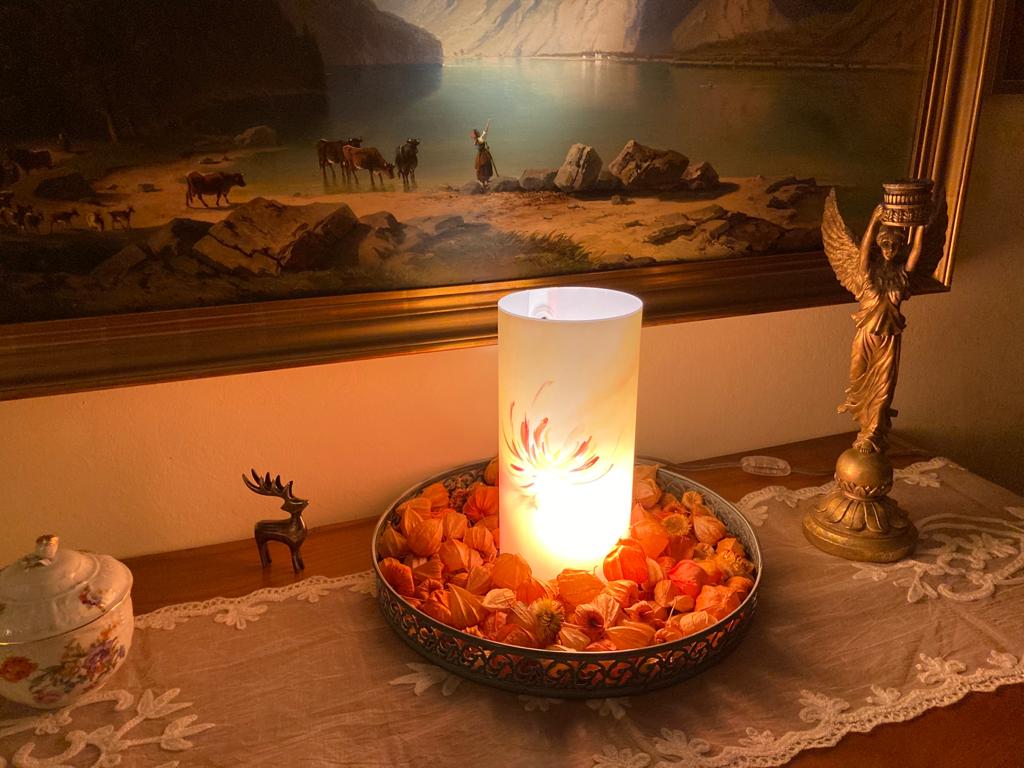 Lichtsäule in Schale